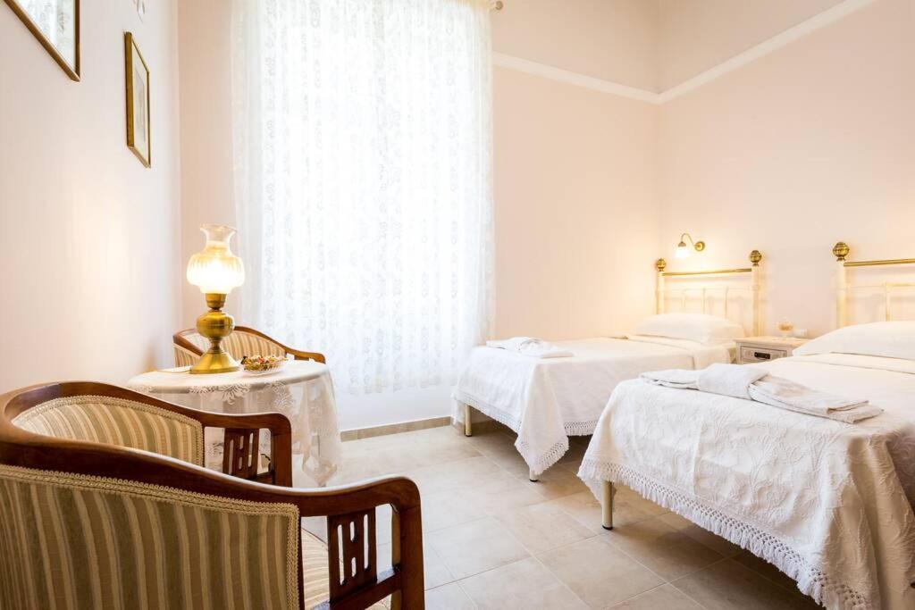 Neoclassical Flat With 2 Bedrooms In Пирей Экстерьер фото